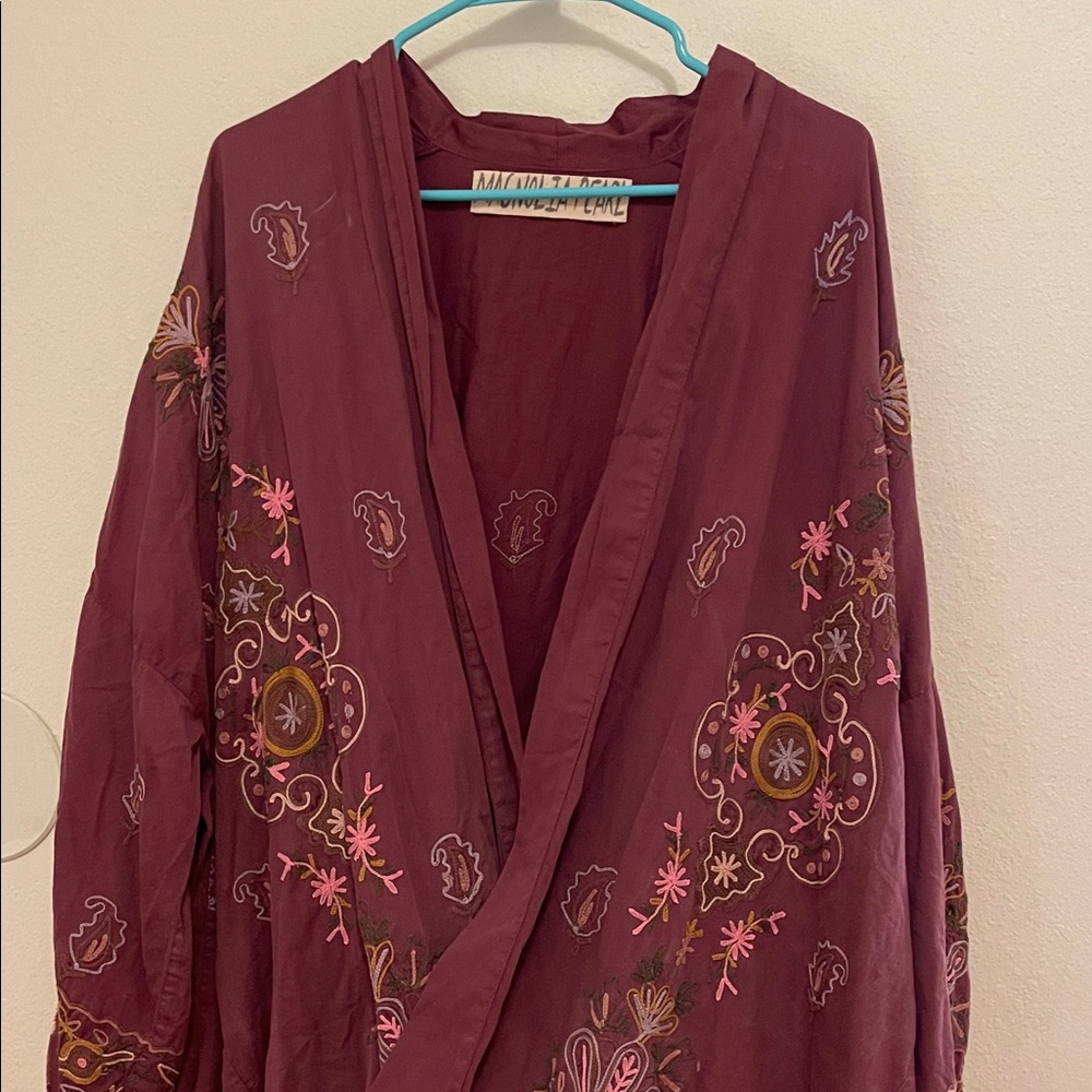 EUC Magnolia Pearl Belinay Burgundy Kimono